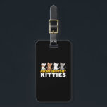 Étiquette À Bagage Drôle mignon Amoureux des chats Humour Posez-Moi D<br><div class="desc">Posez-moi des questions sur ma marchandise de chattes pour amoureux des chats, maman de chat ou papa de chat, dame de chat fou, propriétaire de plus d'un mignon petit chatons et chattes. Un design graphique cool et génial pour ceux qui aiment leur animal de compagnie en peluche et leur kitty...</div>