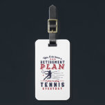 Étiquette À Bagage Drôle Retraité Joueur de tennis Citation Plan de r<br><div class="desc">Oui, J'Ai Un Régime De Retraite. Je Prévois De Jouer Au Tennis. Conception amusante pour les amateurs de sport, les joueurs de tennis, ceux qui aiment jouer au tennis, servir l'as dans le match et la compétition. Marchandises vintages et rétro pour retraité athlétique. Parfait pour les collègues à la retraite,...</div>