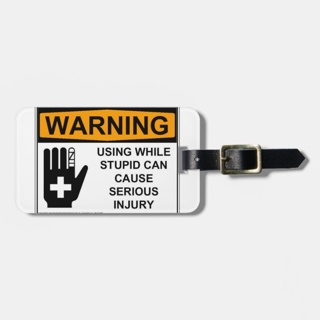 Étiquette À Bagage Drôle Utiliser Tandis Que Stupide (Devant horizontal)