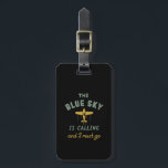 Étiquette À Bagage Drôle Vintage avion pilote Blue Sky appelle<br><div class="desc">Le ciel bleu appelle et je dois y aller. Conception vintage et rétro pour le pilote d'avion, le capitaine qui pilote l'avion. Cool désespéré des produits de design pour ceux qui aiment voyager et voler autour du monde. Idéal pour les hôtesses de l'air et les agents de bord. Grand cadeau...</div>