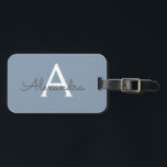 Étiquette À Bagage Dusty Blue minimaliste moderne Monogramme élégant<br><div class="desc">Découvrez notre Dusty Blue Minimalist Modern Monogram Elegant Collection : Elevez votre style avec une sophistication sobre et un charme intemporel. Notre collection présente des motifs minimalistes dans une teinte bleu roux apaisante, rehaussée d'élégants monogrammes adaptés à votre goût personnel. De la papeterie raffinée aux accessoires polyvalents, chaque pièce de...</div>