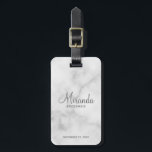 Étiquette À Bagage Écrivain Personnalisé De Script Moderne<br><div class="desc">Ajoutez une touche personnelle à votre mariage avec une étiquette de bagage de demoiselle d'honneur personnalisée. Cette étiquette de bagage comporte le nom de la femme de ménage de la nuit personnalisée en style de police de script moderne gris avec titre et date mariage en style de police moderne sans...</div>