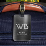 Étiquette À Bagage Élégant noir métal élégant Deux Monogrammes initia<br><div class="desc">Élégant Chic Stylish Deux Monogramme Nom initial Black Metal Personnalisé Bagage Bag Tag. Ce design avec typographie de nom complet avec 2 initial monogramme (en style de police de caractères de type double ligne), adresse info sur faux arrière - plan de feuille métallique noir. Ils sont faciles à customiser. Cadeau...</div>