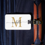 Étiquette À Bagage Élégant Style Blanc Or Monogramme Initiale Script<br><div class="desc">Étiquette de bagage personnalisée élégante moderne féminine blanche et or avec monogramme initiale nom écriture personnalisée. Ce design présente un prénom dans une jolie calligraphie (ou typographie) à queue avec monogramme initiale, informations d'adresse en or et noir sur fond blanc. Celles-ci sont faciles à personnaliser. Cadeau élégant et féminin pour...</div>