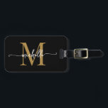 Étiquette À Bagage Élégant Style Noir Or Monogramme Initial Script<br><div class="desc">Étiquette de bagage personnalisée élégante moderne féminine noir et or avec monogramme et nom personnalisé. Ce design présente un prénom dans une jolie calligraphie (ou typographie) à queue avec monogramme, informations d'adresse en or et blanc sur fond noir. Celles-ci sont faciles à personnaliser. Cadeau élégant et féminin pour un mariage,...</div>