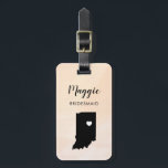 Étiquette À Bagage Étiquette de bagage carte de l'Indiana, Bienvenue<br><div class="desc">Ces étiquettes de bagage d'état font les parfaites étiquettes de cadeau pour la fête de mariage ou étiquettes de sac de bienvenue. Attachez-le à vos cadeaux de demoiselles d'honneur au lieu d'une étiquette de cadeau en papier typique, et elles pourront l'utiliser pendant des mois et des années à venir. Les...</div>