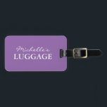 Étiquette À Bagage étiquette de bagage de voyage personnalisée lavand<br><div class="desc">Sacoche de voyage personnalisée lavande violet pour sacs et valises. Modèle de typographie élégant. Accessoire sophistiqué. Couleur arrière - plan personnalisable. Ajoutez votre propre nom à ce modèle. Conception personnalisée de couleurs solides.</div>