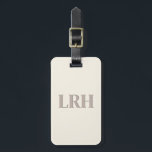 Étiquette À Bagage Étiquette de bagage Monogramme Minimaliste Demoise<br><div class="desc">Petits objets avec un grand impact. Améliorez les bagages de vos demoiselles d'honneur avec une étiquette de bagage monogrammée classique. Elle adorera voyager avec style.</div>