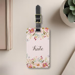 Étiquette À Bagage Étiquette de la couleur d'aquarelle Floral Custom<br><div class="desc">Porte-bagages monogramme sur mesure avec monogramme personnalisé sur un bouquet floral d'aquarelle luxueux à l'avant,  coordonnées modifiables à l'arrière.</div>