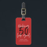 Étiquette À Bagage Faire passer 50 à la fête d'anniversaire colorée<br><div class="desc">Célébrez votre 50e anniversaire dans un style élégant et coloré avec ce design d'anniversaire chic et élégant. Un design moderne avec du texte de script et des graphismes audacieux. Modifiez la couleur pour la customiser. Partie d'une collection.</div>