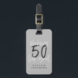 Étiquette À Bagage Fête d'anniversaire colorée à 50 ans<br><div class="desc">Célébrez votre 50e anniversaire en style avec ce design chic,  élégant et coloré 50 et fabuleux anniversaire. Un design moderne avec du texte de script et des graphismes en gras. Modifiez la couleur pour la customiser. Partie d'une collection.</div>