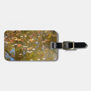 Étiquette À Bagage Feuilles d'automne et réflexion sur le cours d'eau