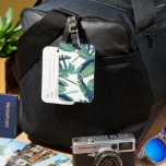 Étiquette À Bagage Feuilles modernes d'aquarelle verte tropicale<br><div class="desc">Marque à bagages feuille moderne tropicale aquarelle. Vous pouvez ajouter votre propre monogramme à l'avant et votre nom et vos coordonnées à l'arrière de la balise.</div>