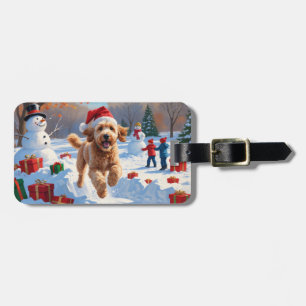 Étiquette À Bagage Goldendoodle courant dans la neige avec un chapeau