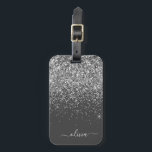 Étiquette À Bagage Gris argenté pailleté glitter monogramme nom<br><div class="desc">Gris argenté et gris charbon pailleté glitter monogramme nom et initiale Coussin. L'étiquette de bagage fait le parfait cadeau pour un 16e anniversaire,  un mariage,  une douche de mariée,  une baby shower ou une soirée entre filles pour quelqu'un qui décore sa chambre avec style.</div>