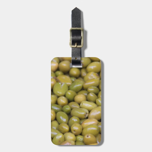 Étiquette À Bagage Gros plan sur des olives vertes (Devant Vertical)