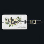 Étiquette À Bagage Idaho State Personnalisé Votre Maison Ville Rustiq<br><div class="desc">Idaho State A Personnalisé Votre Ville D'Accueil Design Floral Rustique. Avec de jolies fleurs jaunes et blanches crème d'aquarelle, des traits de pinceau de peinture, une forme de coeur mignonne, une texture chic en bois blanc et une police de caractères brossée tendance. Fait un grand cadeau pour toute personne de...</div>