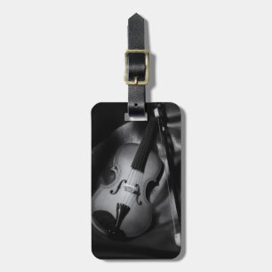 Étiquette À Bagage Image en noir et blanc d'un violon nature morte