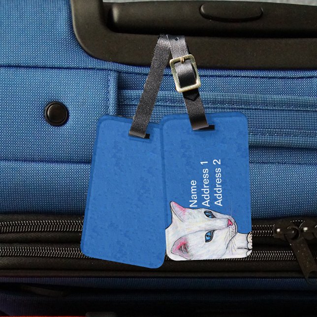 Étiquette À Bagage Joli Chat Blanc Yeux Bleu Clair (Face head of white cat with vibrant blue eyes on deep blue luggage tags.)