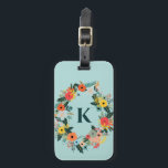 Étiquette À Bagage Joli monogramme de couronne ovale florale<br><div class="desc">Jolie étiquette à bagages floral monogrammed avec arrière - plan bleu clair (ou personnaliser avec une couleur différente).</div>