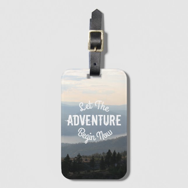 Étiquette À Bagage Laissez l'aventure commencer maintenant sur la (Devant Vertical)