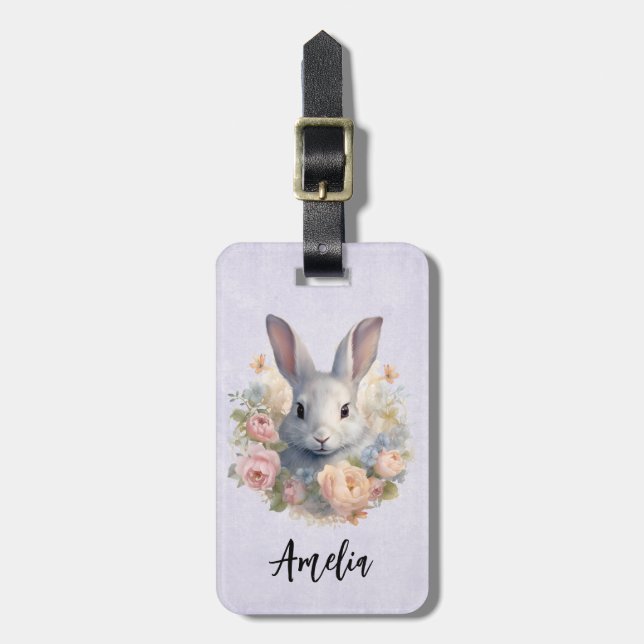 Étiquette À Bagage Lapin Entouré de Fleurs Pastel Doux (Devant Vertical)