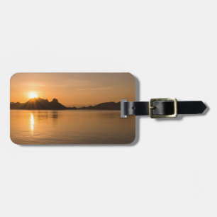 Étiquette À Bagage L'île de Komodo au coucher du soleil