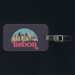 Étiquette À Bagage Lisbonne Portugal Ville Skyline Vintage Cityscape<br><div class="desc">Design urbain vintage et rétro avec une belle skyline, attraction touristique et art urbain. gratte-ciel Cool et silhouette de construction merchandises pour touristes et voyageurs. Parfait comme souvenir à rapporter lors de votre voyage. Enregistrez la mémoire de votre voyage et de vos vacances en famille et entre amis. La couleur...</div>