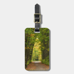 Étiquette À Bagage Lumière Au Bout D'un Tunnel D'arbres