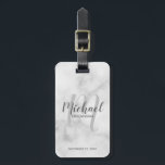 Étiquette À Bagage Marbre moderne Script Personnalisé Groomsmen<br><div class="desc">Ajoutez une touche personnelle à votre mariage avec une étiquette de bagage personnalisée pour groomsmen. Cette étiquette de bagage comporte le nom des groomsmen personnalisées en gris style de police de script moderne et monogramme en gris clair style de police de script moderne comme arrière - plan avec titre et...</div>