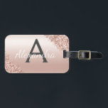 Étiquette À Bagage Monogramme de manuscrit balayé par or en métal de<br><div class="desc">Or rose - rougissent la feuille métallique balayée par rose et miroitent nom de monogramme de parties scintillantes et étiquette initiale de bagage pour une Fête de la mariée, épousant la lune de miel ou la partie de Bachelorette. Cette étiquette de sac est parfaite pour de nouveau à l'école, le...</div>