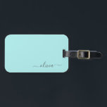 Étiquette À Bagage Monogramme de nom de script féminin bleu sarcelle<br><div class="desc">Monogramme bleu sarcelle Aqua Ajoutez votre propre nom Script Étiquette de bagage La étiquette de bagage est le cadeau parfait pour un 16e anniversaire,  un mariage,  une douche de mariée,  une baby shower ou une soirée de bachelorette pour quelqu'un qui décore sa chambre avec style.</div>