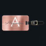 Étiquette À Bagage Monogramme en métal brossé rose or Nom et initiale<br><div class="desc">Rose Gold } Blush Pink brossé Foil Monogramme Nom et étiquette initiale de bagage. Cette étiquette de sac est parfaite pour le retour à l'école,  le travail ou le voyage.</div>