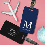 Étiquette À Bagage Monogramme et calligraphie avec Arrière - plan mod<br><div class="desc">Voyagez en style avec cette étiquette de bagages monogramme avec un monogramme serif et votre nom dans un script de calligraphie sur le devant. La couleur Arrière - plan sur l'avant et l'arrière est modifiable, cliquez sur customiser pour modifier la couleur Personnalisez-la en remplaçant le texte de l'espace réservé. Pour...</div>