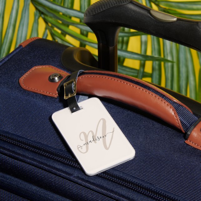 Étiquette À Bagage Monogramme et nom neutres Beige Boho Script (Insitu Rectoal 1)