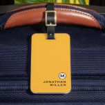 Étiquette À Bagage Monogramme jaune moutarde moderne<br><div class="desc">Le design moderne des étiquettes de bagage comprend un simple médaillon monogramme sur un arrière - plan jaune moutarde à la mode,  avec votre initiale monogramme et nom en typographie classique pour un look professionnel simple et élégant.</div>