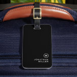 Étiquette À Bagage Monogramme minimal noir blanc classique<br><div class="desc">Le design moderne des étiquettes de bagage dispose d'un arrière - plan noir,  avec votre initiale monogramme et nom en blanc un look professionnel simple et élégant.</div>