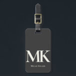 Étiquette À Bagage Monogramme moderne minimaliste noir et blanc<br><div class="desc">Faites une déclaration audacieuse avec cette étiquette unique et minimaliste monogramme en noir et blanc avec typographie crue pour un look moderne et professionnel.</div>