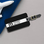 Étiquette À Bagage Monogramme simple en noir blanc<br><div class="desc">Élégante étiquette de bagage gris personnalisable avec cadre blanc sur le côté arrière et monogramme gras.</div>