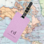 Étiquette À Bagage Monographie en cuir rose<br><div class="desc">Impression en faux cuir rose comme arrière - plan. Personnalisez et ajoutez vos lettres monographiques et votre nom complet sur le devant. Vos coordonnées au verso. Texte mauve.</div>