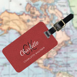 Étiquette À Bagage Monographie en cuir rouge<br><div class="desc">Impression en faux cuir rouge comme arrière - plan. Personnalisez et ajoutez vos lettres monogrammes,  prénom et nom complet sur le devant. Vos coordonnées au verso.</div>