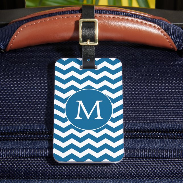 Étiquette À Bagage Motif moderne Monogram Blue Chevron Stripes (Insitu Rectoal 2)