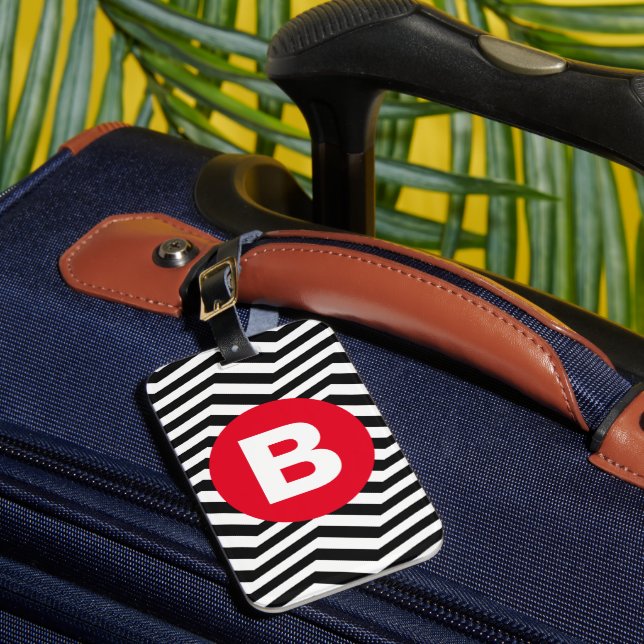 Étiquette À Bagage Motif Zig Zag Noir et Blanc Monogramme Rouge (Insitu Rectoal 1)