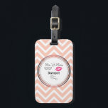Étiquette À Bagage Mustache & Lèvres Mr & Mrs Peach Chevron Custom<br><div class="desc">Une étiquette de bagage personnalisée en couple avec un style moderne - des lèvres de baiser rose glamour et une illustration masculine de moustache d'aspect rétro. Placez-vous sur un arrière - plan chevron de pêche. Texte dit M. et Mme et vous pouvez personnaliser avec votre nom.</div>
