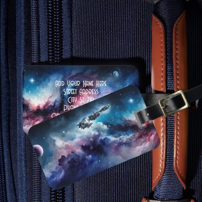 Étiquette À Bagage Nébuleuse spatiale avec fusée, planète et étoiles (Créateur téléchargé)