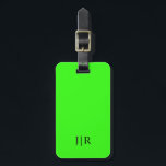 Étiquette À Bagage Neon Vert Et Noir I Monogramme Moderne<br><div class="desc">Cette marque de bagage moderne est dotée d'un riche arrière - plan vert néon,  avec vos initiales en texte noir gras pour un look simple et élégant,  mais professionnel.</div>