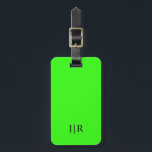 Étiquette À Bagage Neon Vert Et Noir I Monogramme Moderne<br><div class="desc">Cette marque de bagage moderne est dotée d'un riche arrière - plan vert néon,  avec vos initiales en texte noir gras pour un look simple et élégant,  mais professionnel.</div>