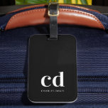 Étiquette À Bagage Noir blanc initiales monogramme élégant moderne<br><div class="desc">Arrière - plan noir et texte blanc. Personnalisez et ajoutez vos initiales monographiques et un nom. Pour lui et elle. Minimaliste et moderne !</div>