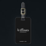 Étiquette À Bagage Noir Script moderne Groomsmen personnalisé<br><div class="desc">Écriture moderne Étiquette personnalisée Groomsmen Luggage avec nom de marionnettiste personnalisé en blanc style de police de script moderne avec titre et date mariage en style de police sans serif moderne sur arrière - plan noir. Aussi parfait pour Maid of Honor, Flower Girl, Mother of the Bride, Groomsmen, Best man...</div>