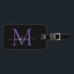 Étiquette À Bagage Noir violet violet Monogramme Nom du script Style<br><div class="desc">Élégant moderne élégant noir violet violet Monogramme Nom du script Sac élégant Balise</div>